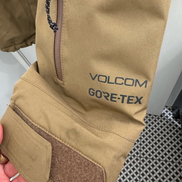 Volcom Ell Gore-Tex jacket - Picture 4 of 9